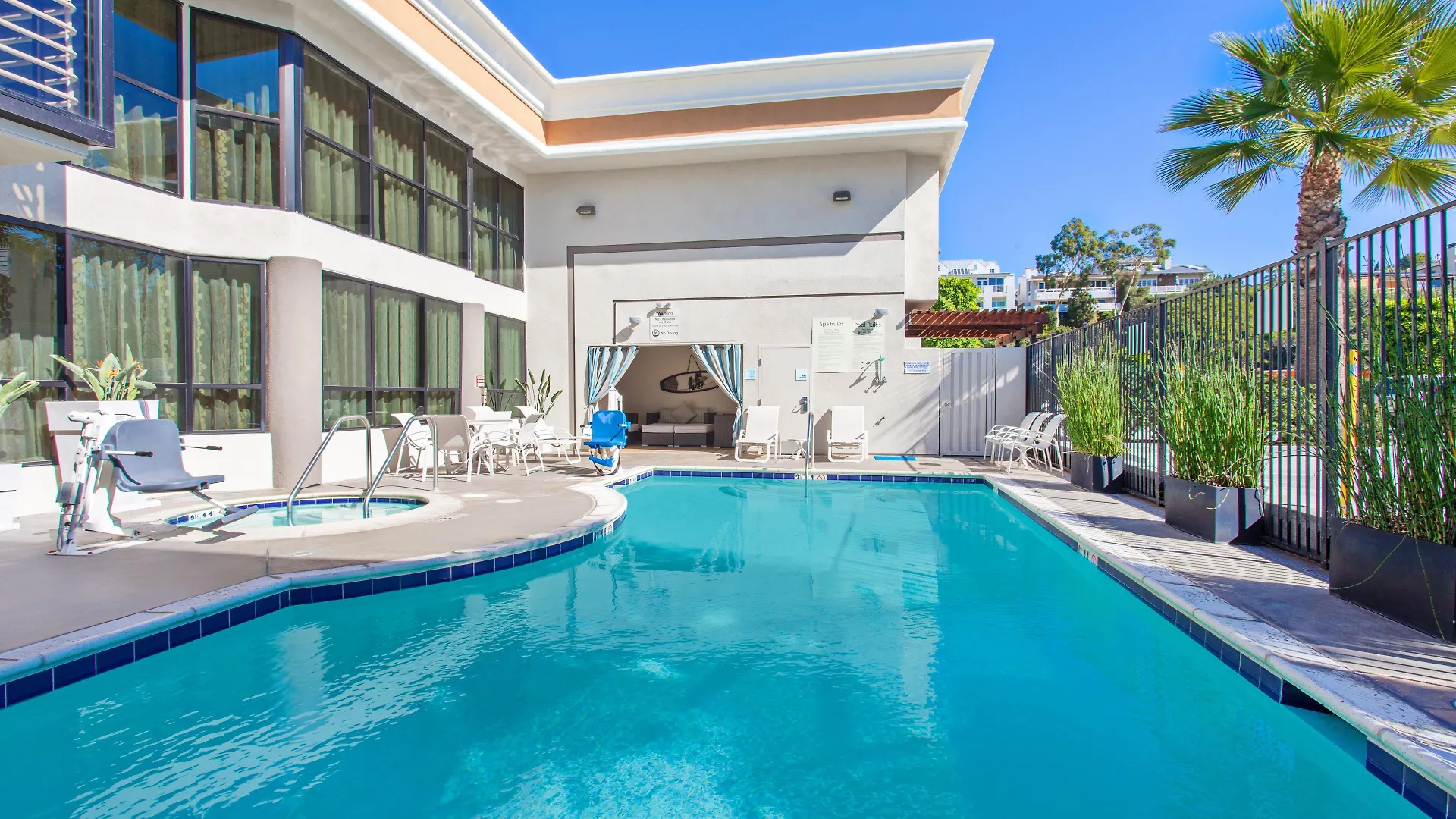 Holiday Inn Express Newport Beach By Ihg