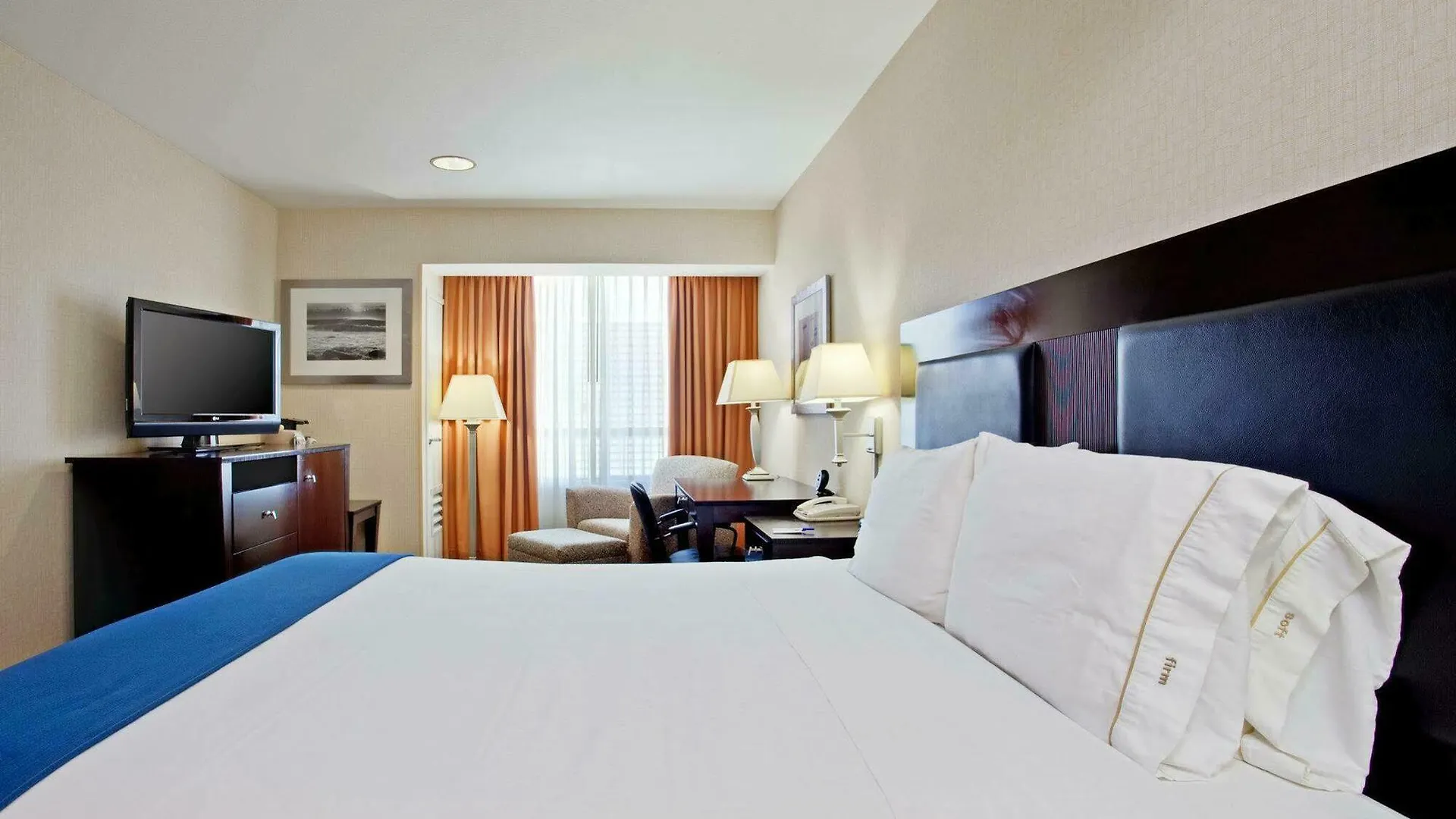Holiday Inn Express Newport Beach By Ihg 3*,  USA